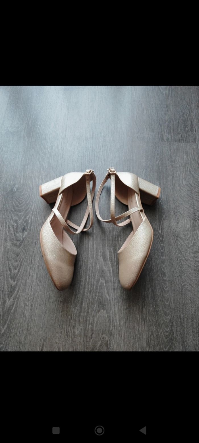 Escarpins dorés - photo numéro 2
