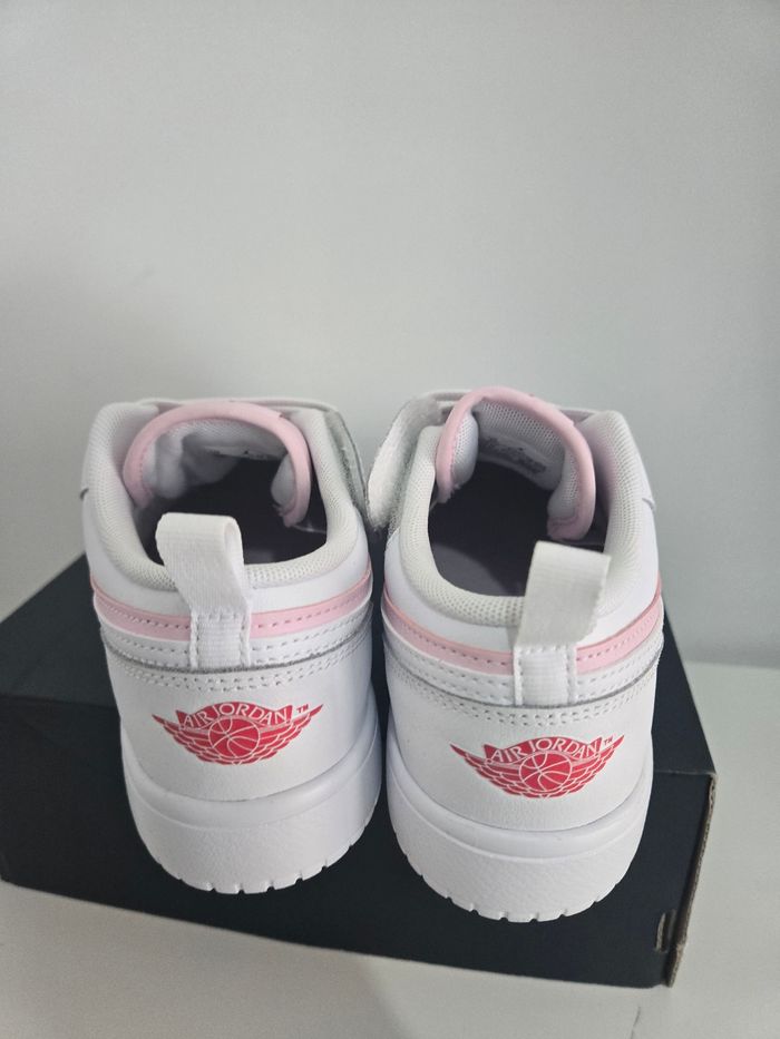 Nike Jordan 1 low taille 35 neuves blanc rose - photo numéro 4