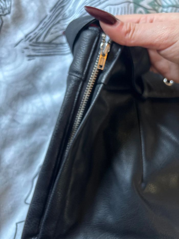 Jupe similicuir noire H&M - photo numéro 4