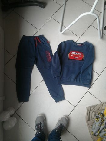 Ensemble jogging + pull cars 8A
