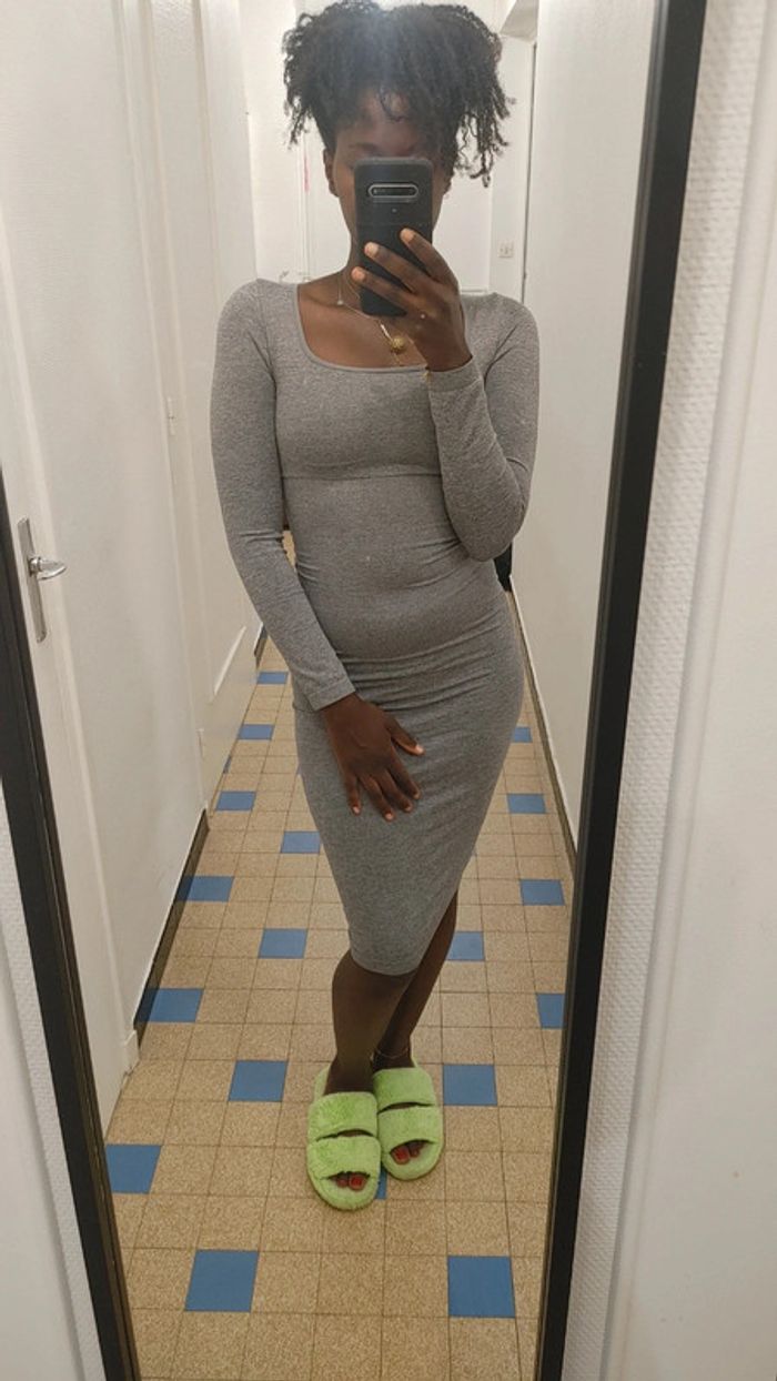 Robe longue manche longue moulante décolleté carré gris - photo numéro 3