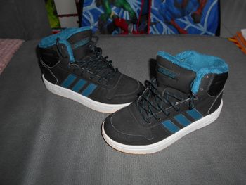 Baskets (Adidas), pointure: 33