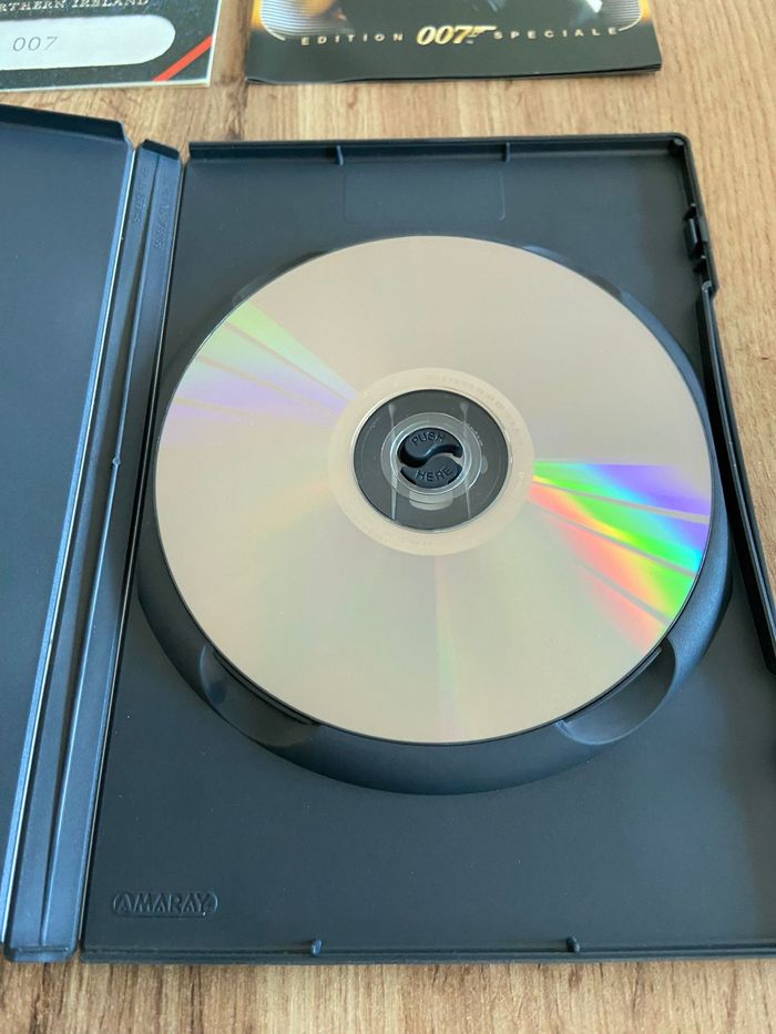 DVD James Bond 007 Le Monde ne suffit pas Édition spéciale - photo numéro 7