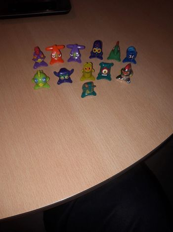 12 figurines Star monsters