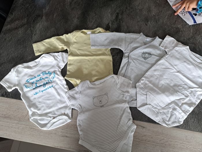 Lot de vêtements garçon 6m - photo numéro 2