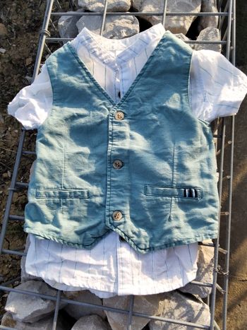 Gilet de cérémonie type serveur et une chemise 