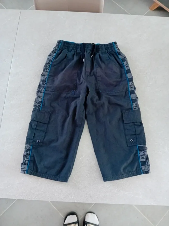Pantacourt Noir et Blue Bikool Sport taille 12 ans.