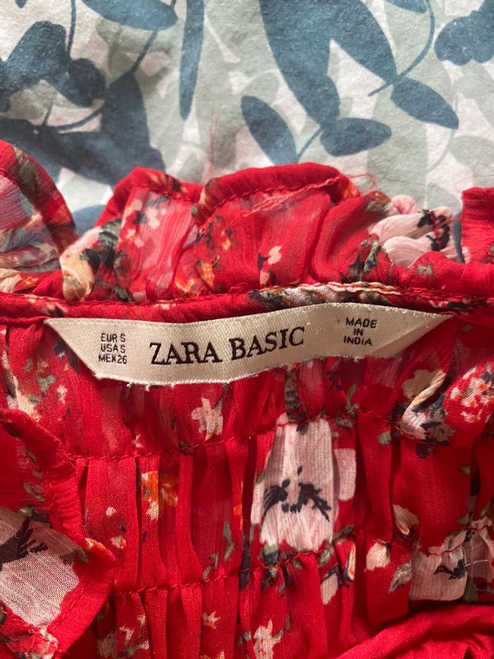 Robe rouge fleurie Zara - photo numéro 3