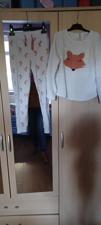 Très joli pyjama 2 pièces fille T 8 ans