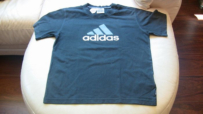 T-shirt Adidas noir Taille 12 ans