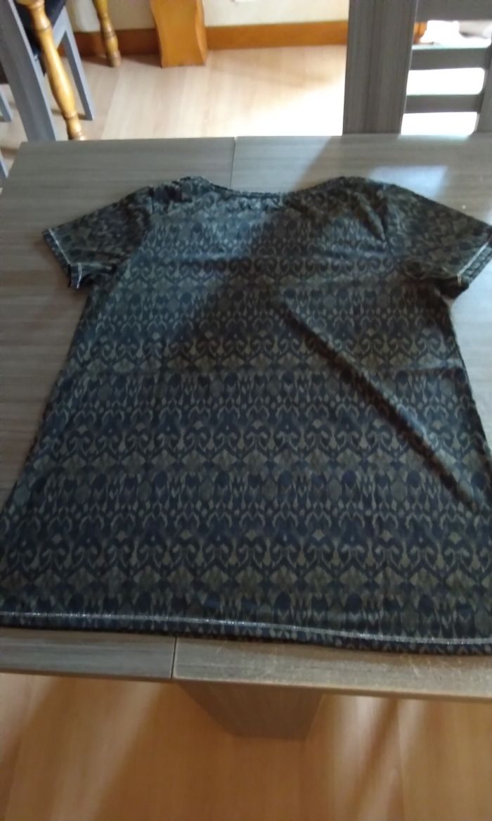 T-shirt  haut - photo numéro 2