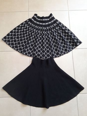 Lot 2 jupes patineuses plissées noires hiver 38 TBE