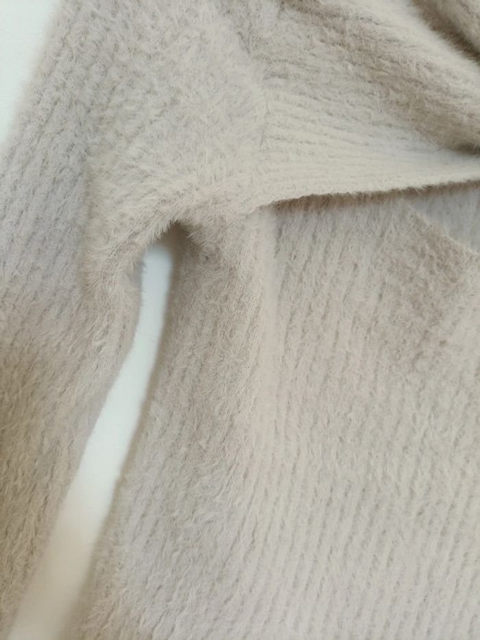 Top doux beige croisé au col, effet mohair manches longues - photo numéro 2