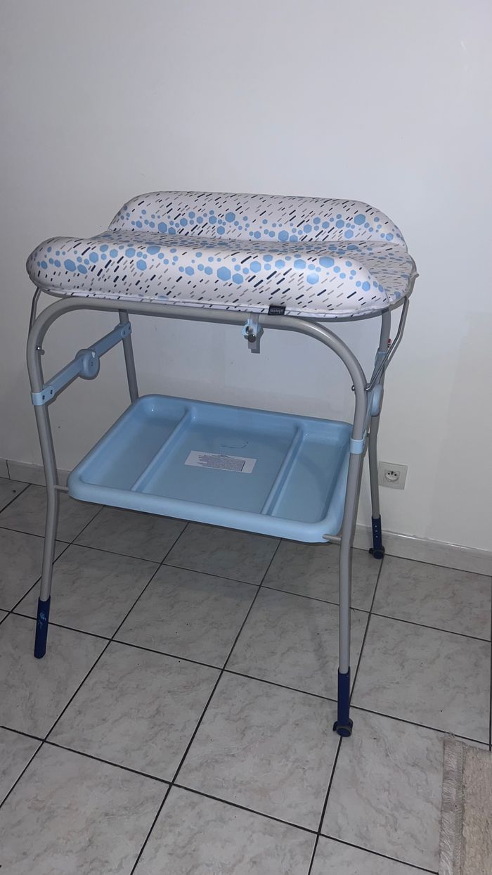 Baignoire + table à langer - photo numéro 2