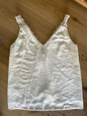 Débardeur blanc détail broderie sur le dos