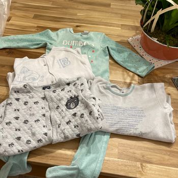 Lot de 4 pyjamas velours 23 mois