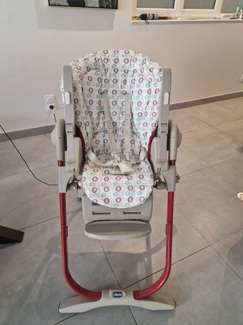 Chaise évolutive dès naissance jusqu'à ses 4 voir 5 ans.