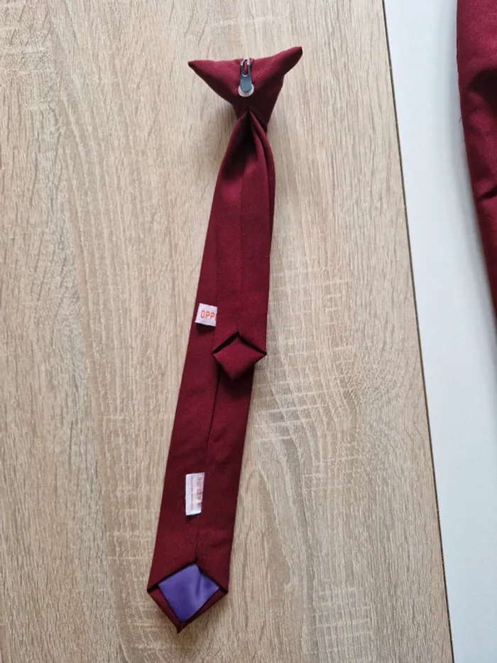 Costume bordeaux 4 ans Opos Suit – bon état - photo numéro 6