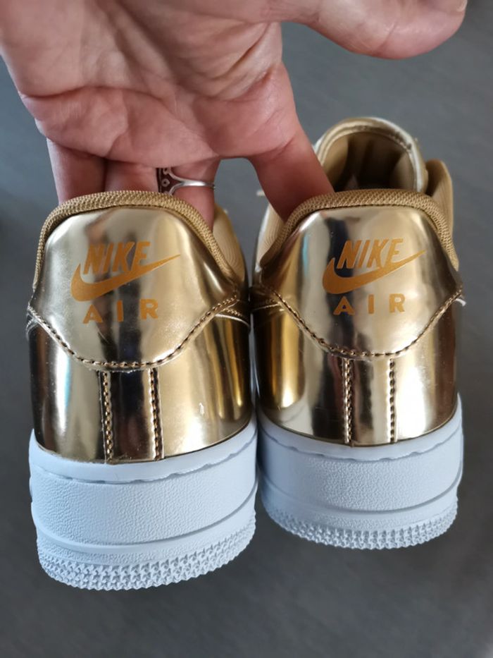 Magnifique basket Nike Air Force 1 metallic Gold Rare | pointure 42,5 - photo numéro 8