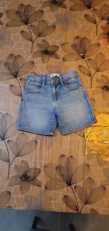 Short en jeans taille 4 ans