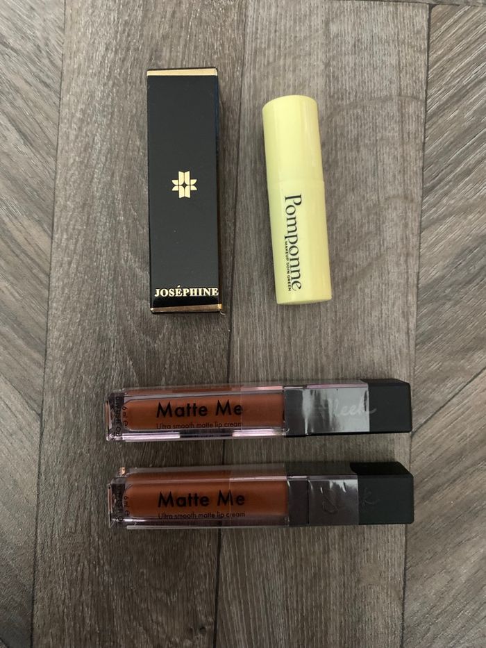 Lot rouge à lèvres neufs