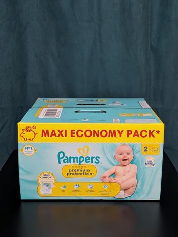 2 cartons de couches Pampers Taille 2