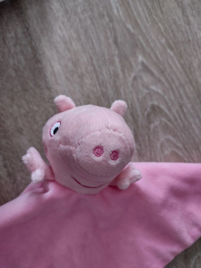 Doudou carré Peppa pig - photo numéro 2