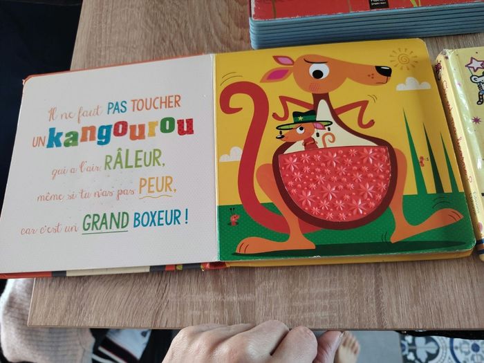Lot de 3 livres bébé sur le toucher bon etat - photo numéro 2