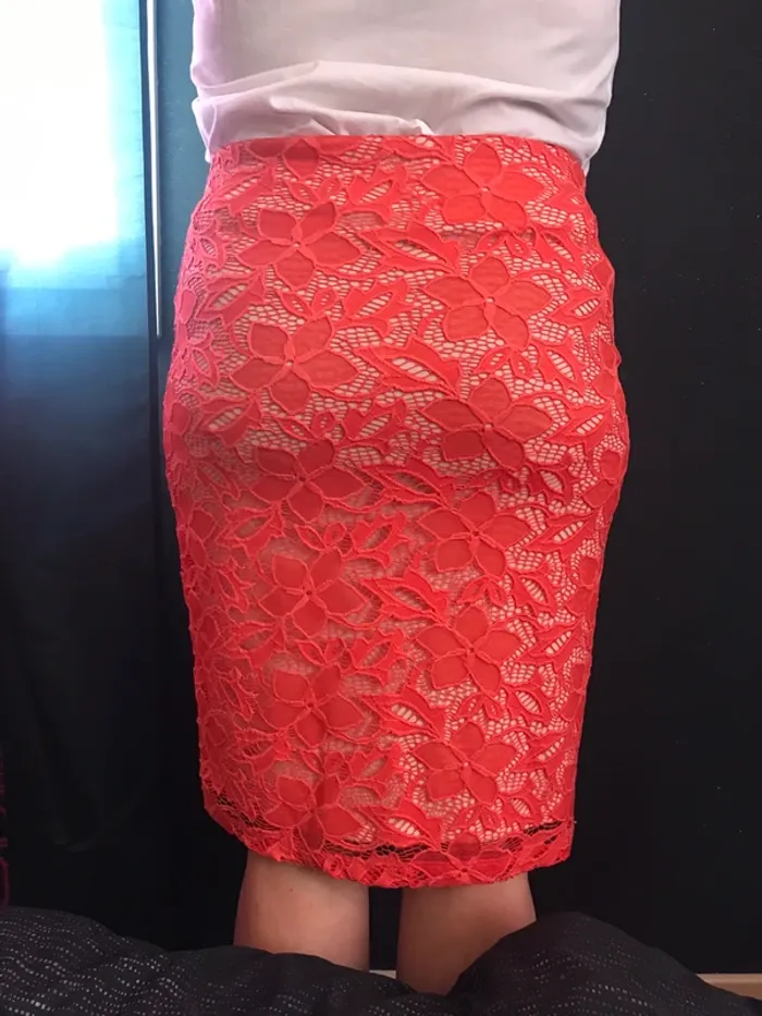 Jupe droite corail à dentelle - photo numéro 2