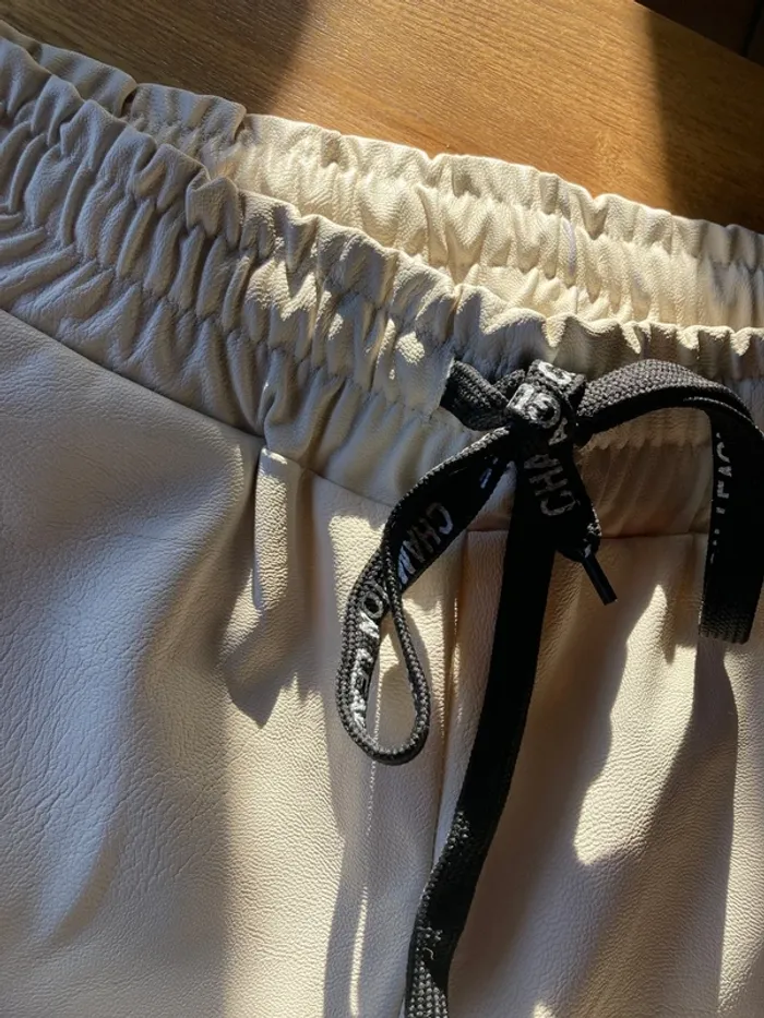 Pantalon simili beige jogging - photo numéro 3