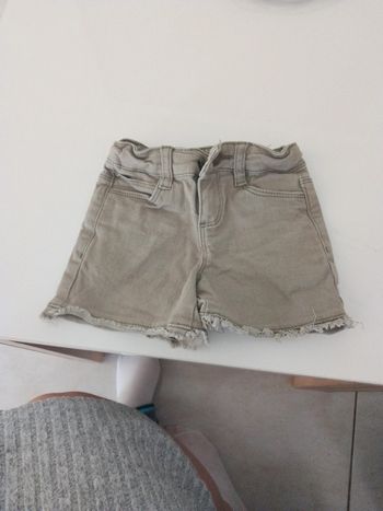 Short kaki taille 2 ans fille