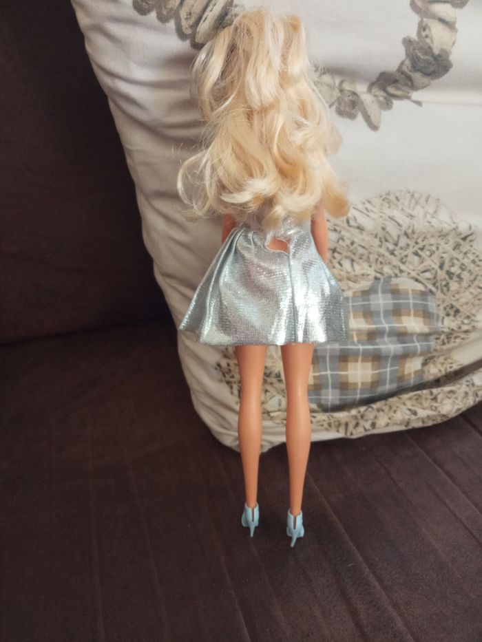 Jolie Poupée "Mattel" (Chine) - photo numéro 3