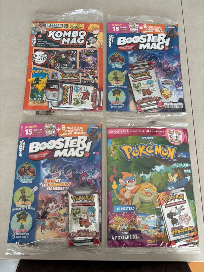 Lot de 4 magazines neufs Pokémon avec plusieurs boosters dans chaque pochette