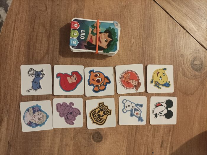 Lot 10 fixeez avec 40 carte