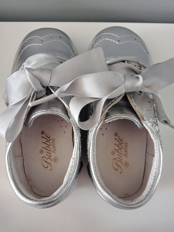 Paire de chaussures argentées 24 - photo numéro 2