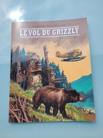 Livre couverture souple l'école des loisirs, Le Vol du Grizzly, 11-13 ans (26)