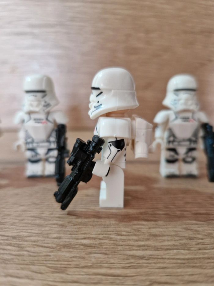 Figurines type lego 4 stormtroopers avec Jetpack star wars - photo numéro 3