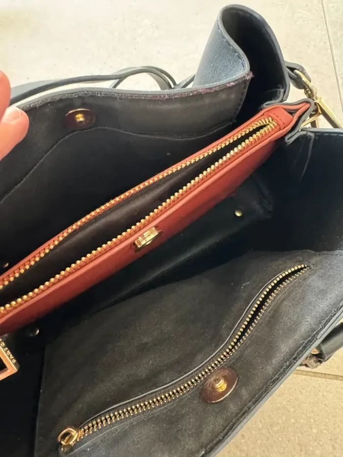 Sac à main et bandoulière noir Parfois, bon état mais il y a des petites traces d'usures, 30x22cm - photo numéro 8