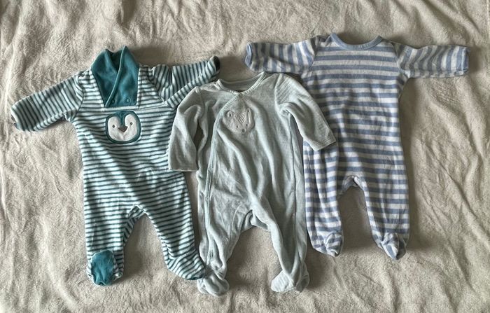 Lot de 3 pyjamas velours taille 3 mois (OBAÏBI, ORCHESTRA, TEX)