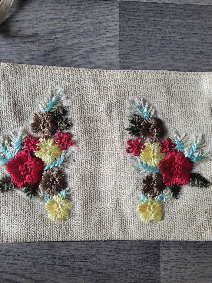 Sac à mains/pochette broderies fleurs beige🌹 - photo numéro 2