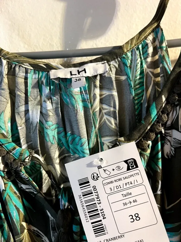 Robe neuve fleurie verte la halle taille 38 - photo numéro 3
