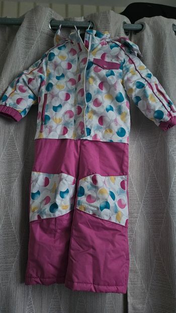 Combinaison de ski neuve 4 ans 