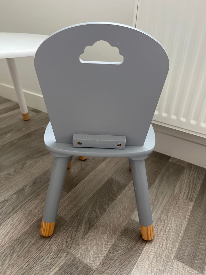 Table et chaise pour enfant - photo numéro 2