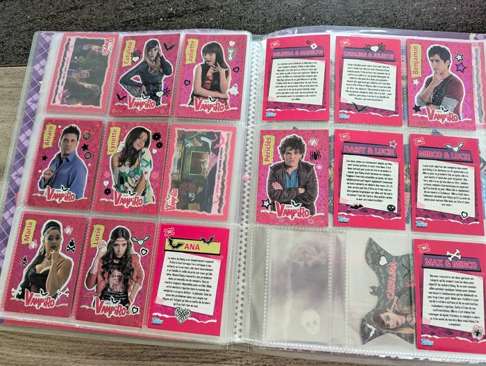 Vend classeur avec cartes collection chica vampiro
Voir photos pour voir la totalité des cartes présentes - photo numéro 9