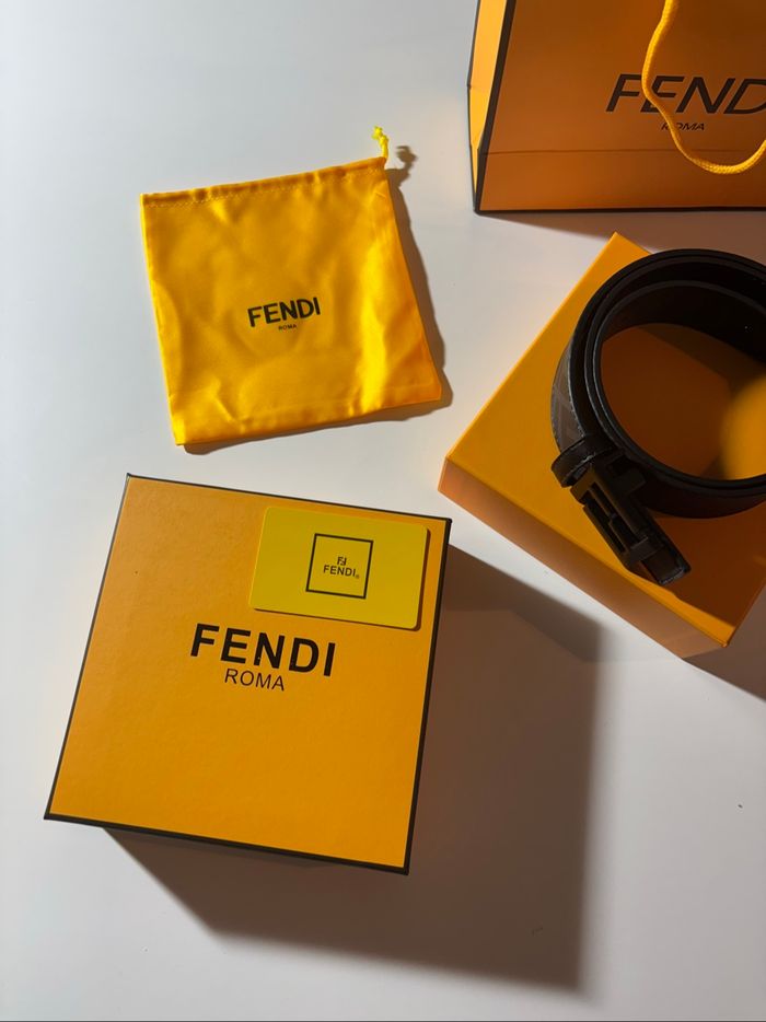 Ceintures Fendi vendu avec la boîte - photo numéro 2