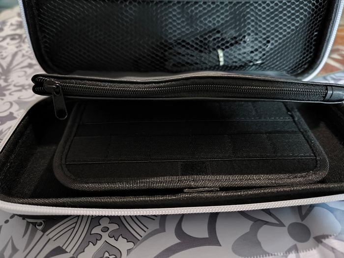 Pochette Switch noire dans un excellent état - photo numéro 3