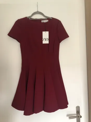 Superbe belle robe courte patineuse Zara neuve avec étiquette taille S