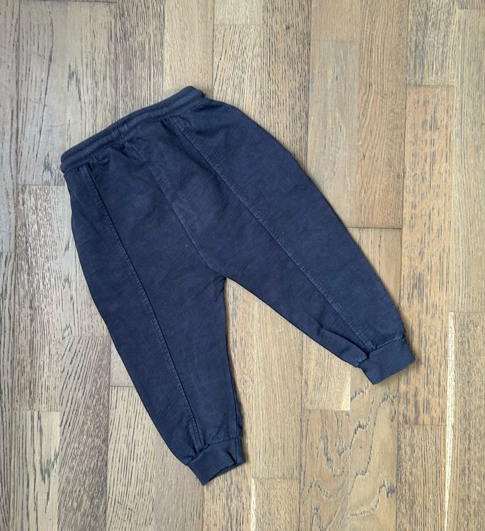 Pantalon streetwear gris foncé Zara taille 18 mois - photo numéro 2