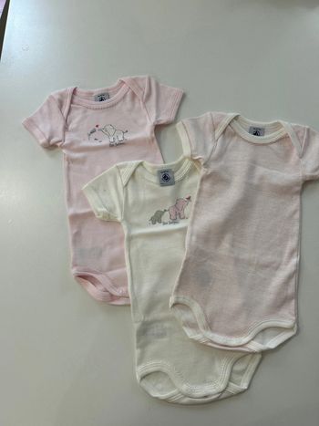 Lot 3 bodies neufs Petit Bateau 6 mois