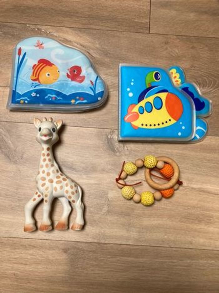 Lot jouets bébé